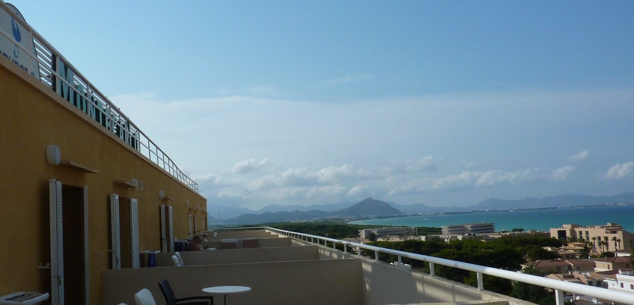 Blick auf die Alcudjabucht & Tamuntanagebirge Grupotel Montecarlo
