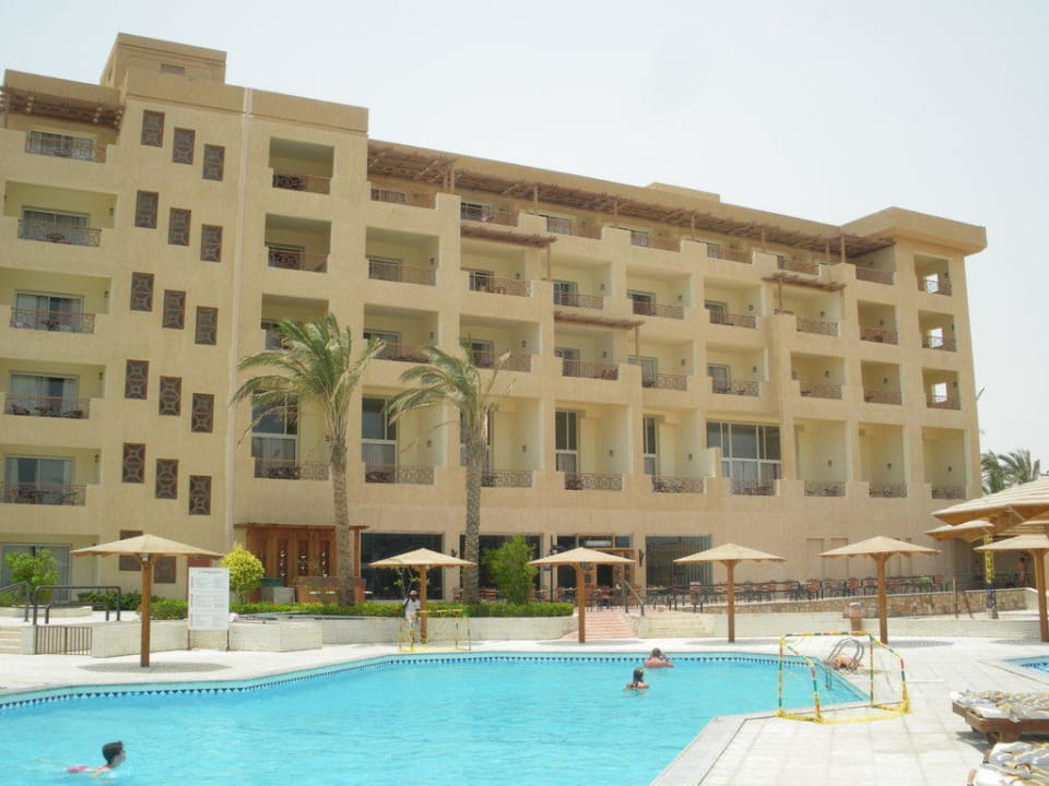 Hotel von hinten mit kleineren Pool Imperial Shams Abu Soma