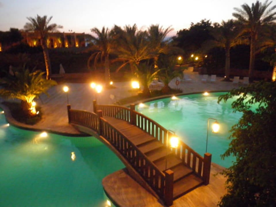 Pool Mövenpick Resort & Spa Dead Sea