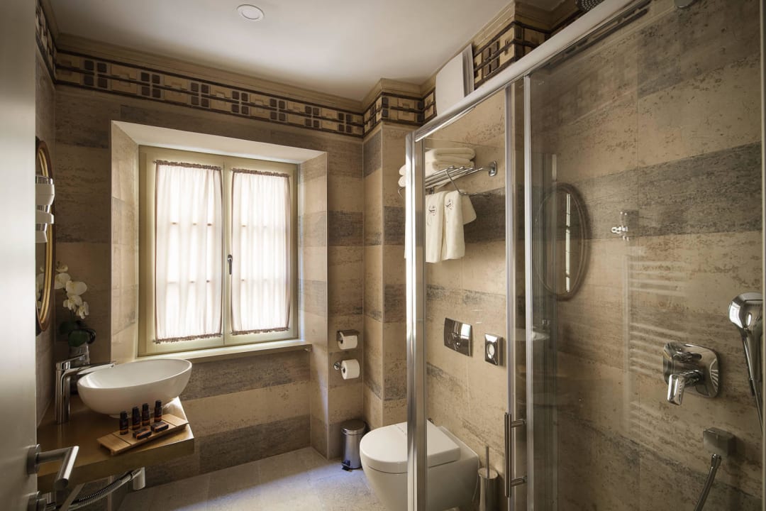 Bathroom Heritage Hotel Life Palace