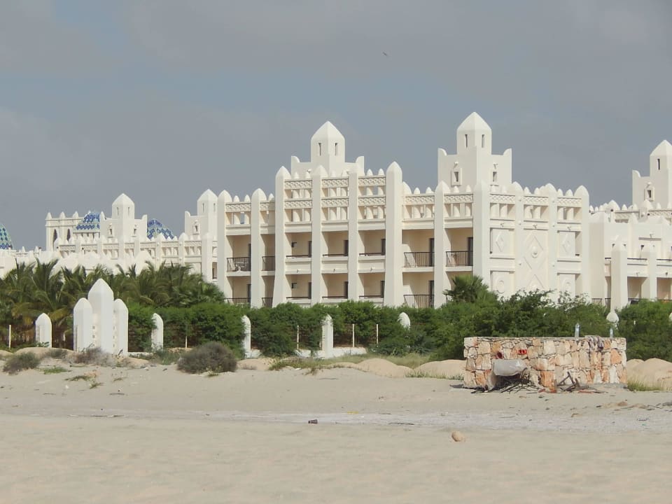 Ansicht vom Strand her gesehen Hotel Riu Karamboa