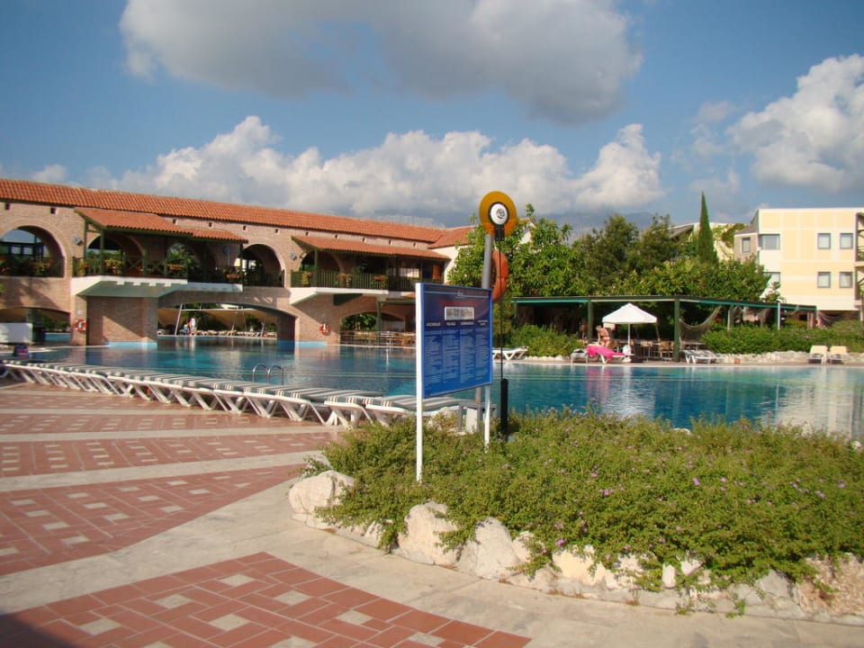 Бассейн Limak Limra Hotel & Resort