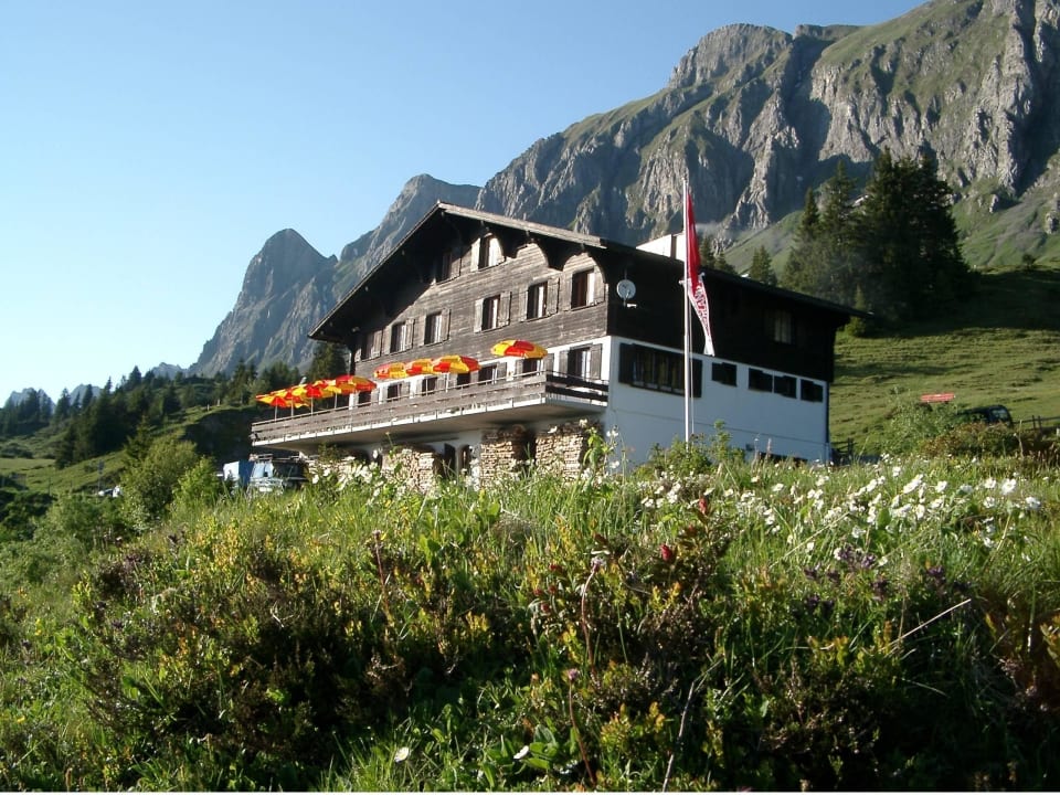 Terasse des Berggasthauses Berggasthaus Palfries