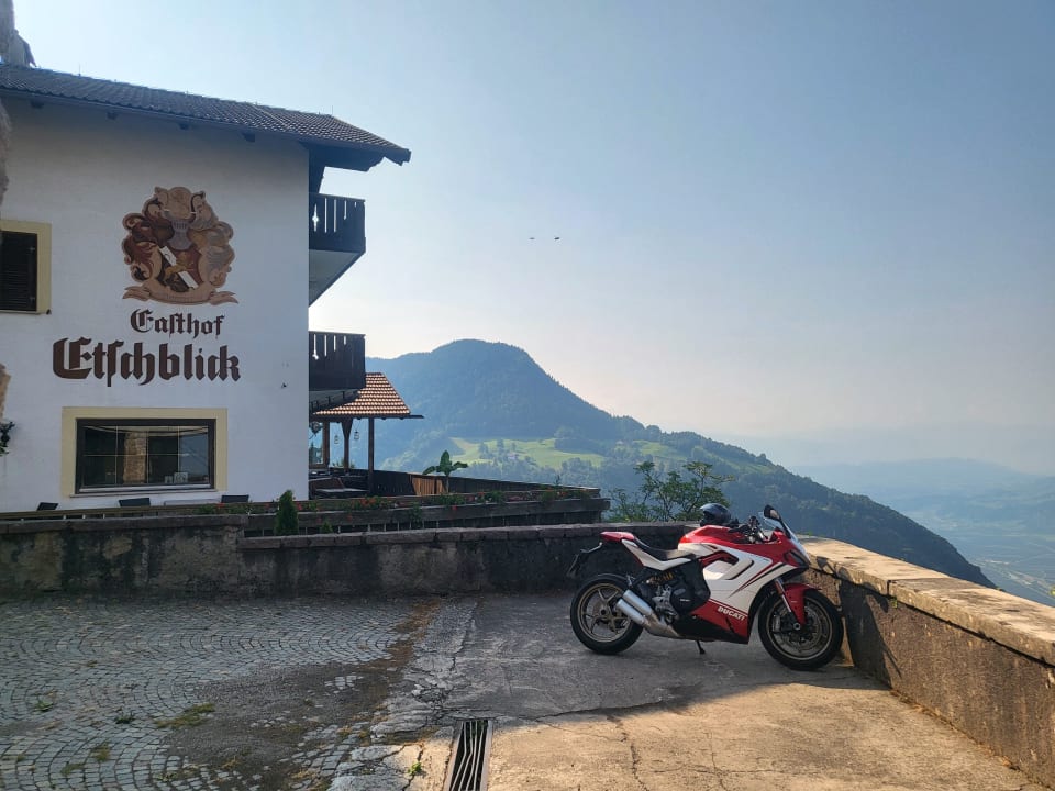 Außenansicht Panoramapension Etschblick