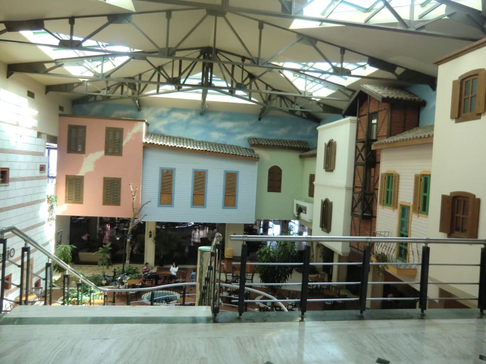 Hier unten gab es nachmittags Kaffee, Kuchen und Gebäck Salamis Bay Conti Resort Hotel & Casino