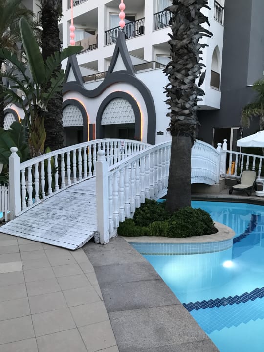 Sonstiges Well Palace Side