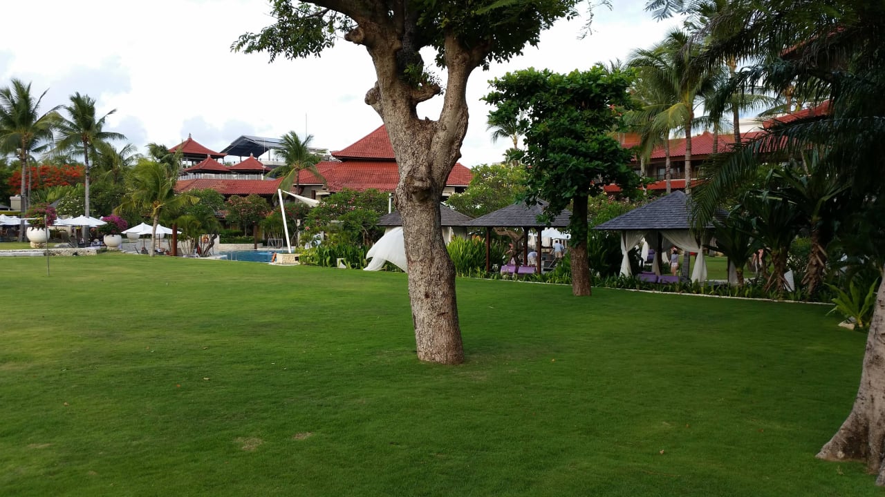 Ogród Holiday Inn Resort Baruna Bali