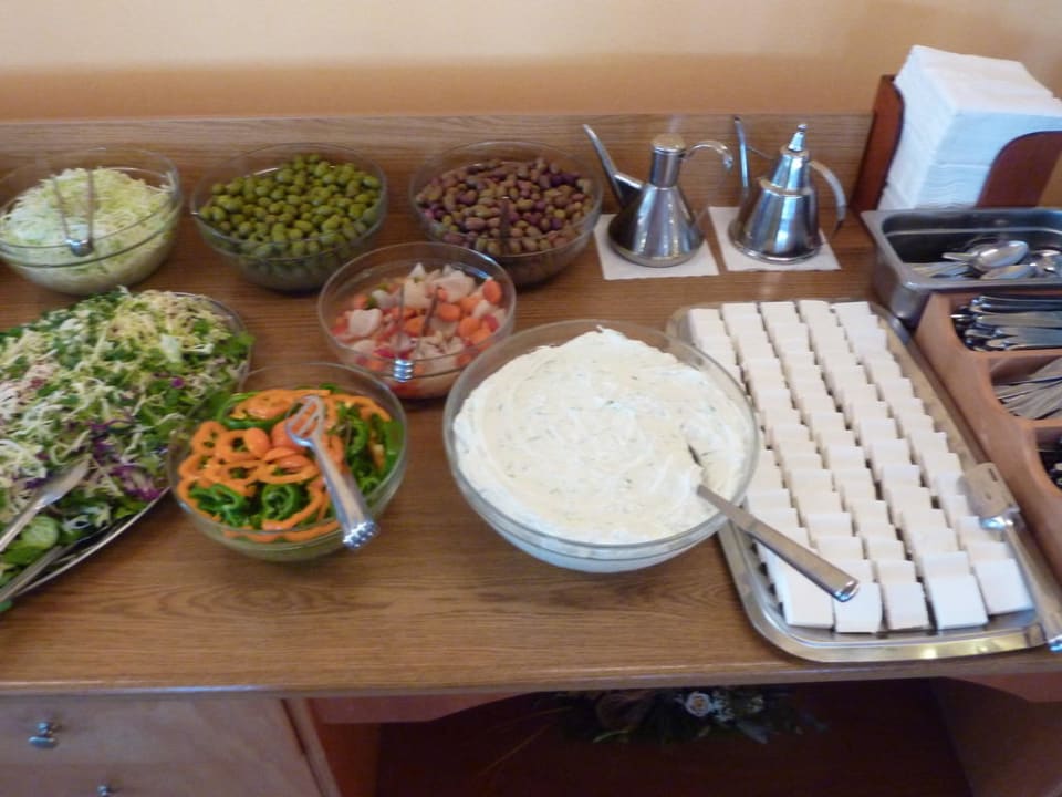 Am Salatbuffet Hotel Kathrin Beach