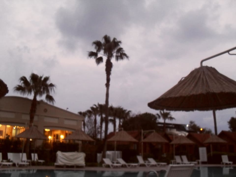 Am Abend Can Garden Beach