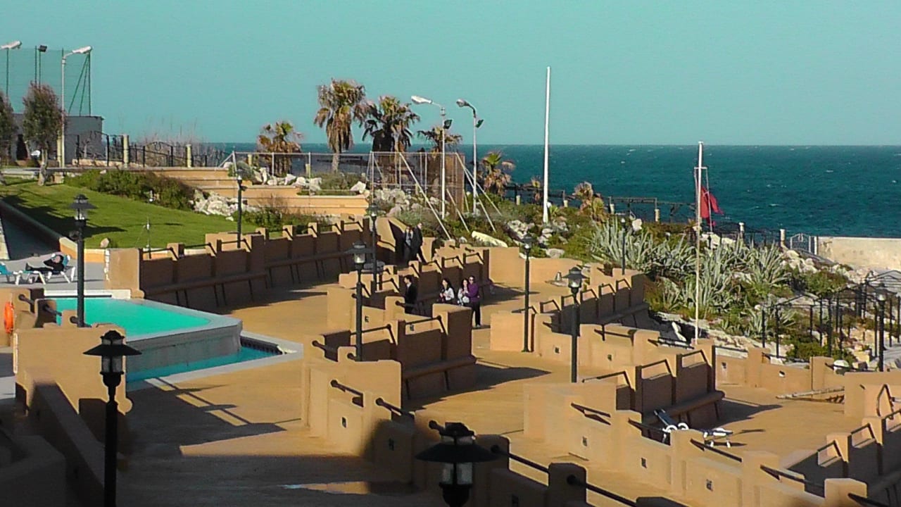 Vom Zimmer zum Hotel nebenan Verdi St George's Bay Marina