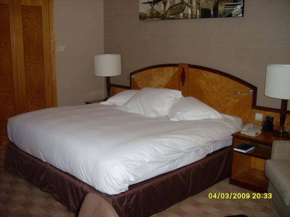 Doppelbett Hilton Paris Charles de Gaulle Airport