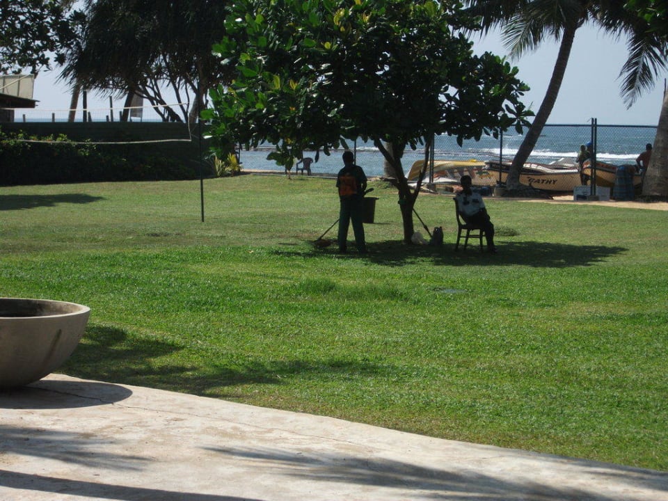 Securitymann und Gärtner Earl’s Reef Beruwala