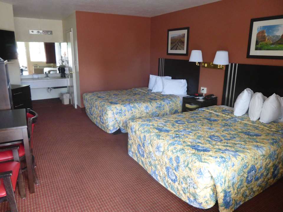 Das Zimmer mit 2 Queen-Size-Betten Econo Lodge in Hurricane Zion Park Are