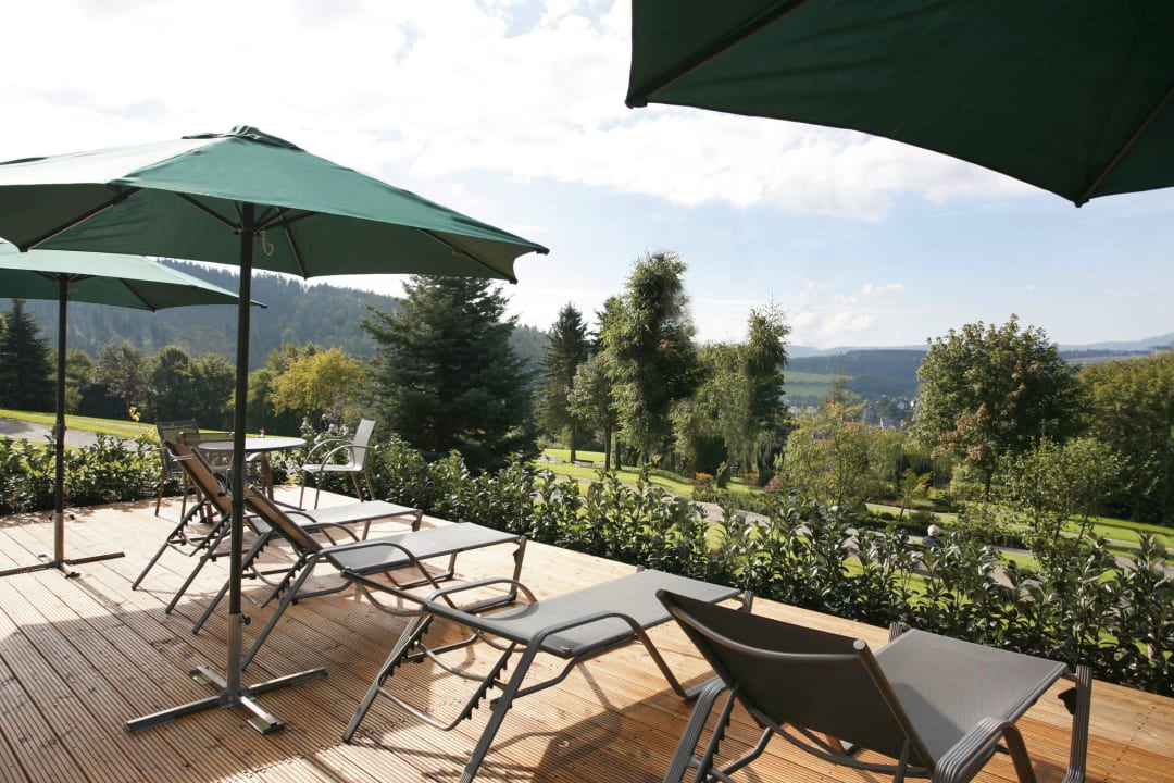 Terrasse Schwimmbad  Hotel zum Hallenberg