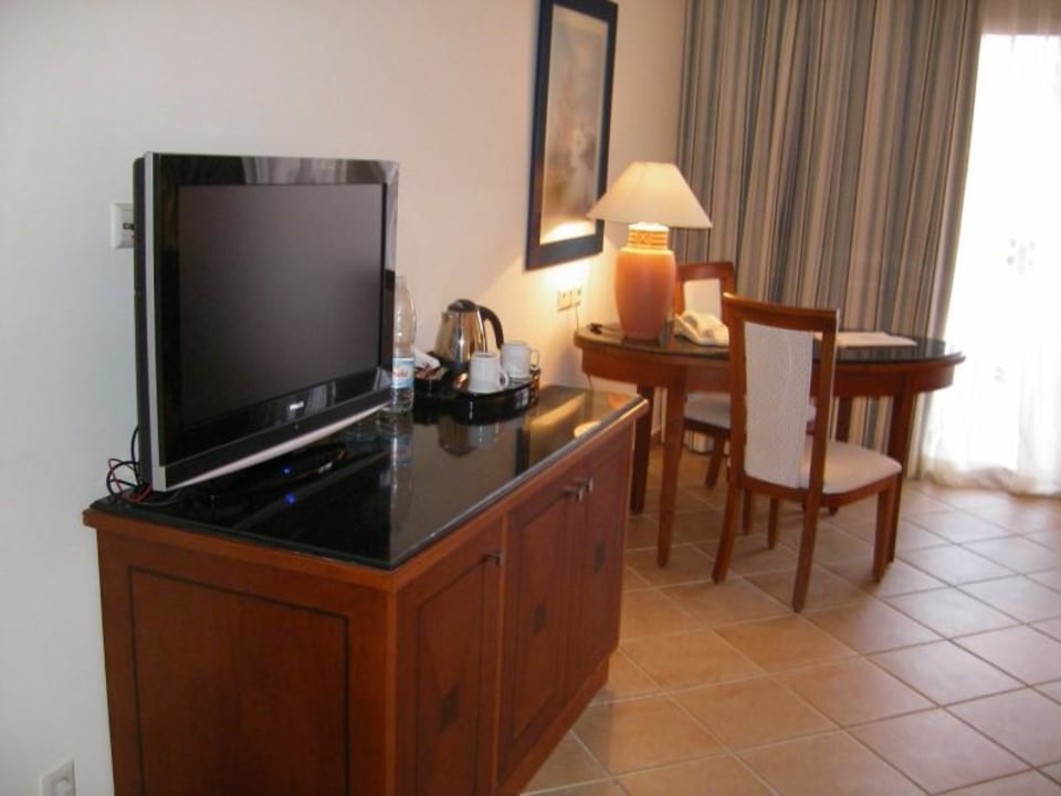 Fernseher, Minibar mit Schreibtisch Jaz Grand Marsa