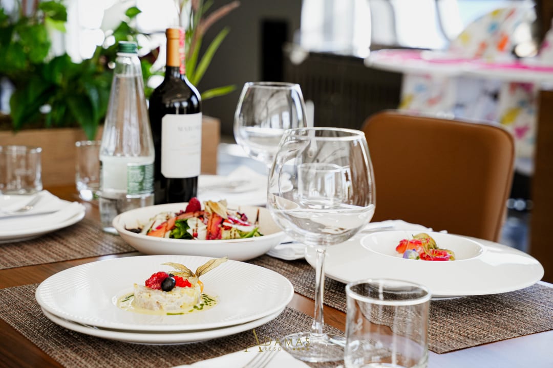 Gastro Adamas Resort & Hotel