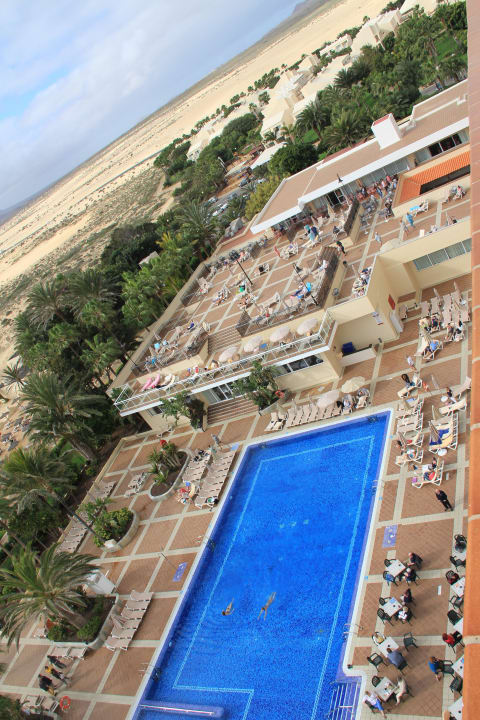 Blick auf die Sonnenterrasse Hotel Riu Oliva Beach - Hotel