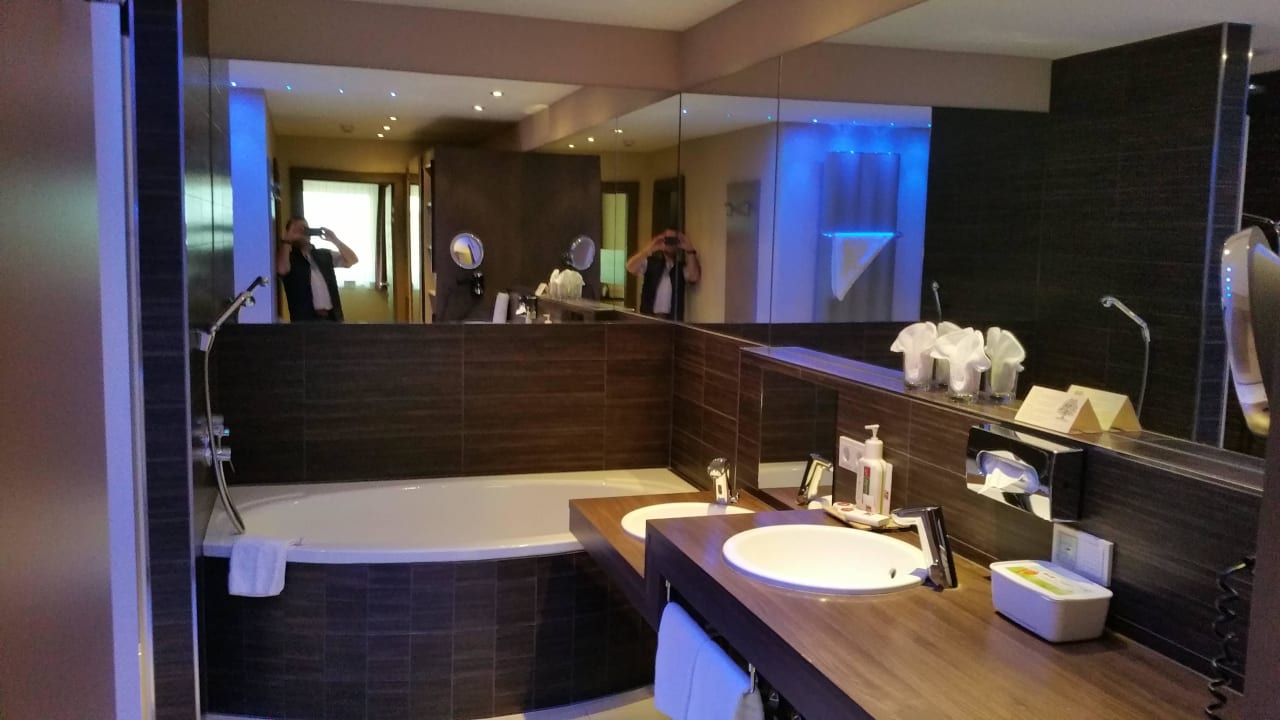 Geräumiges Bad Ellmauhof - das Generationenresort