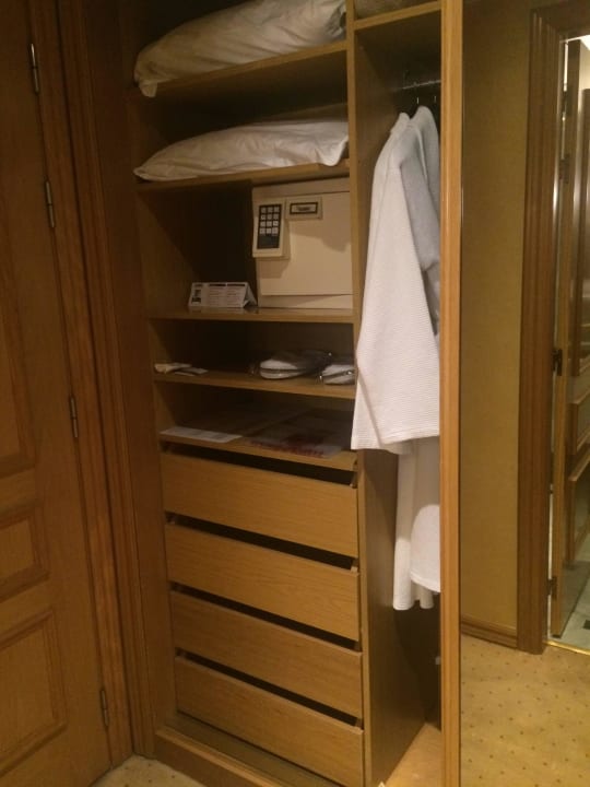 Schrank, offen Dom Pedro Lisboa