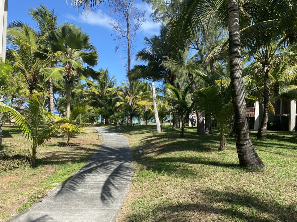 Gartenanlage Crystals Beach Resort Belle Mare, a member of Radisson Individuals