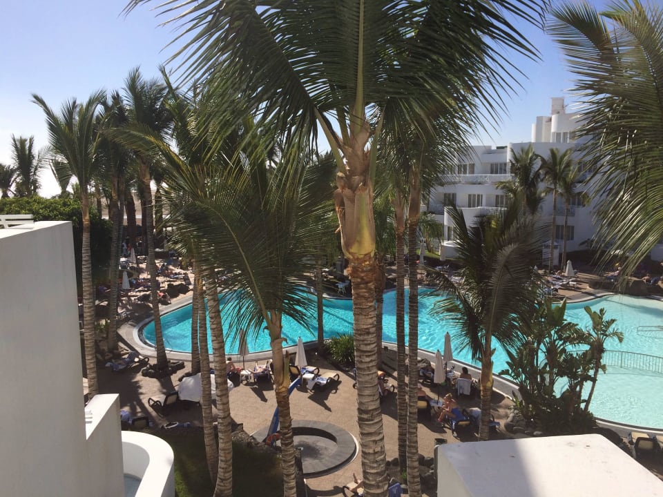 Blick vom Zimmer zum Pool Hipotels La Geria