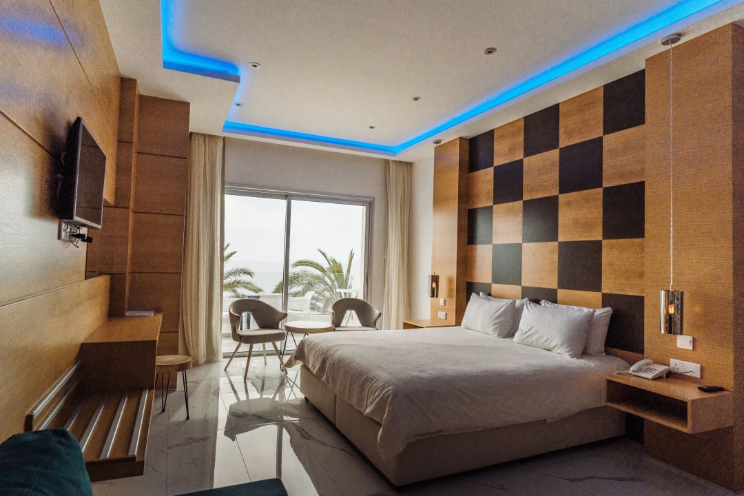 Zimmer Vrachia Beach Hotel & Suites - Adults Only