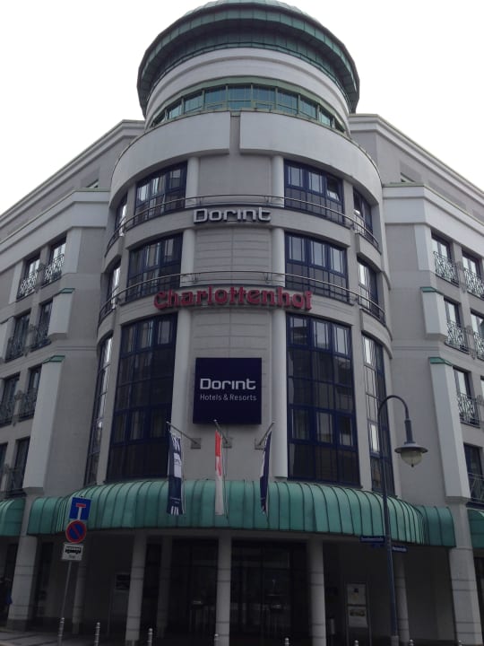 Eingang Hotel Dorint Charlottenhof Halle
