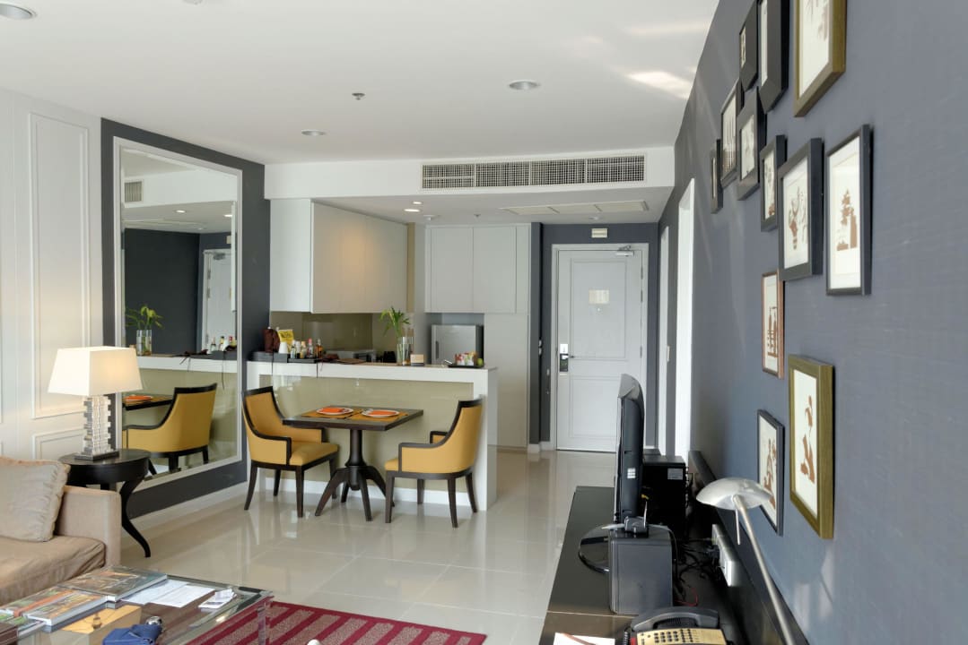 Eingangsbereich mit Küche Dusit Suites Hotel Ratchadamri, Bangkok