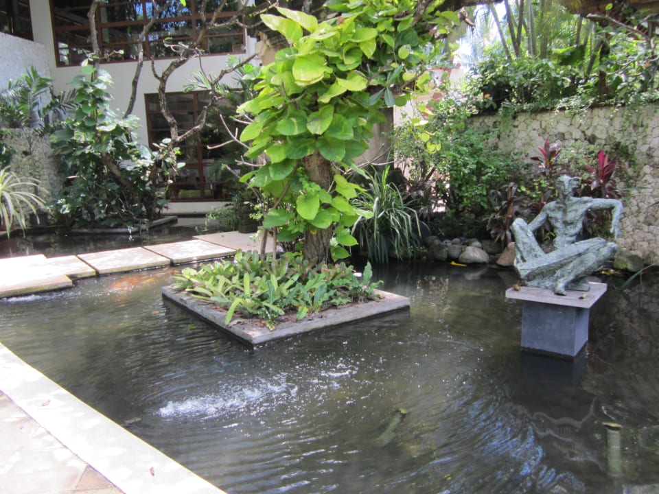 Teich vor dem Club Padma Resort Legian