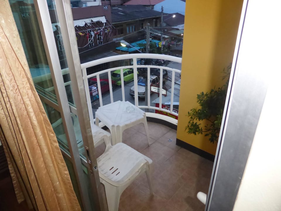 Blick auf den Balkon. Hotel Chomsin Hua Hin