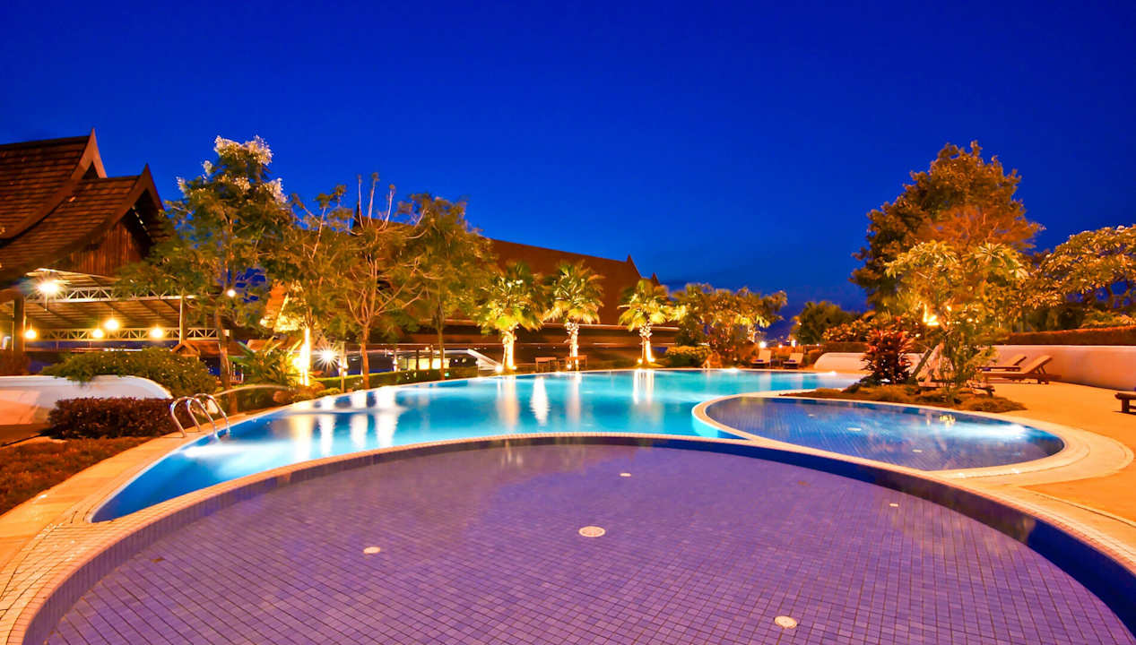 Pool Champasak Grand Hotel