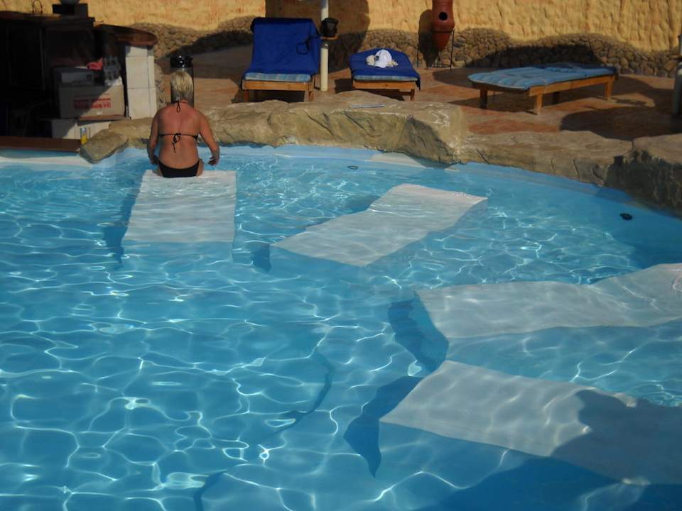 Sehr schön, das Wasser nur etwas zu kalt Pickalbatros Alf Leila Wa Leila Resort - Neverland Hurghada