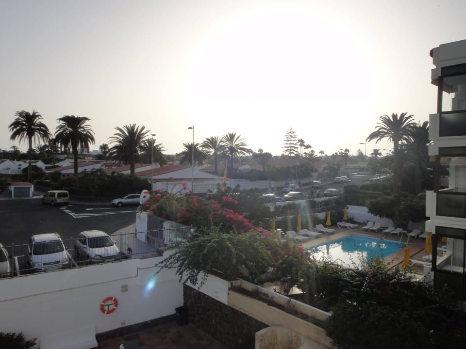 Ausblick auf Nachbarpool Dolores Apartments