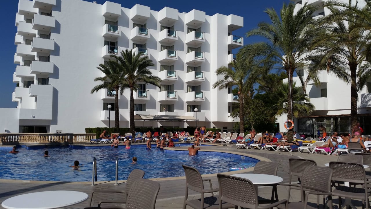 Neu gestrichene Gebäude Globales Maioris