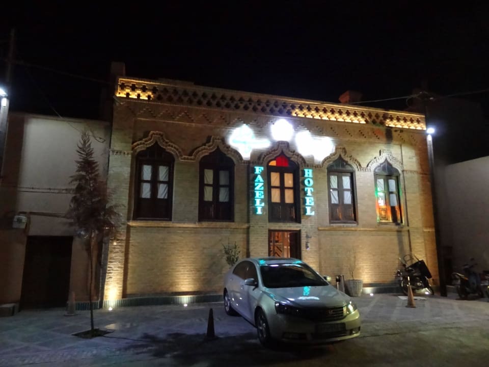 Wejście do hotelu Fazeli Hotel