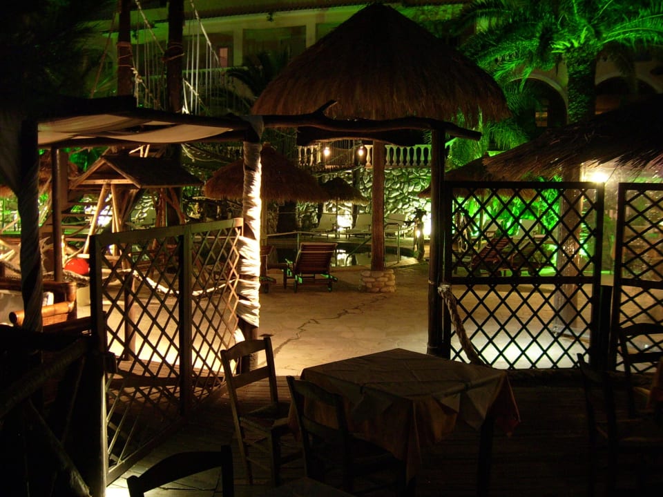 Bei Nacht Gloria Maris Hotel Suites and Villa