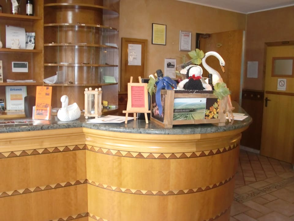 Rezeption Land-gut-Hotel Weißer Schwan