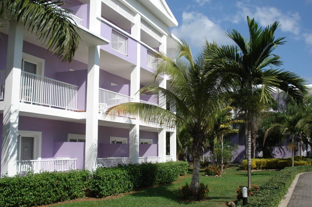 Das Hotel liegt in einem großen tropischen Garten. Hotel Riu Negril