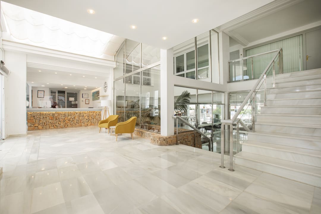 Lobby Apartamentos Cala d'Or Playa