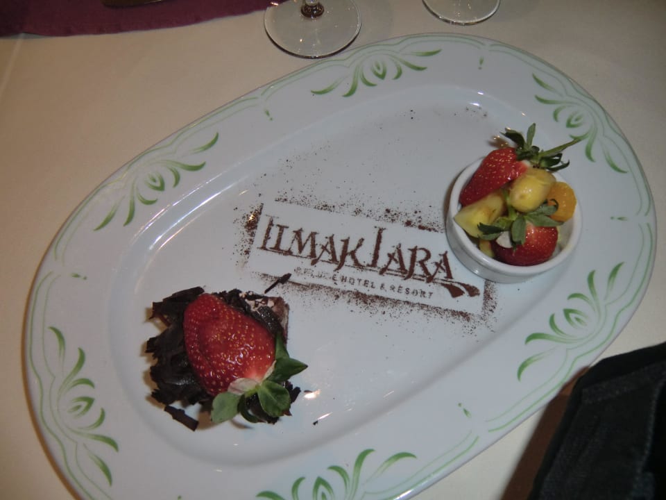 Lecker Nachtisch sehr schön zurecht gemacht Limak Lara Deluxe Hotel & Resort