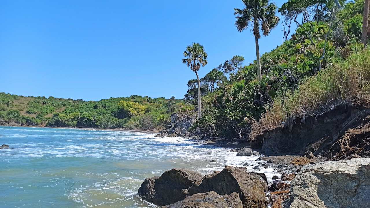 Strand Playabachata Hotel