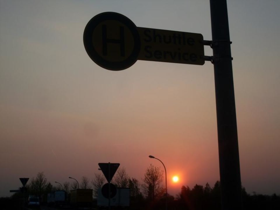 Shuttle-Haltestelle am Hotel Holiday Inn Berlin Airport - Conference Centre