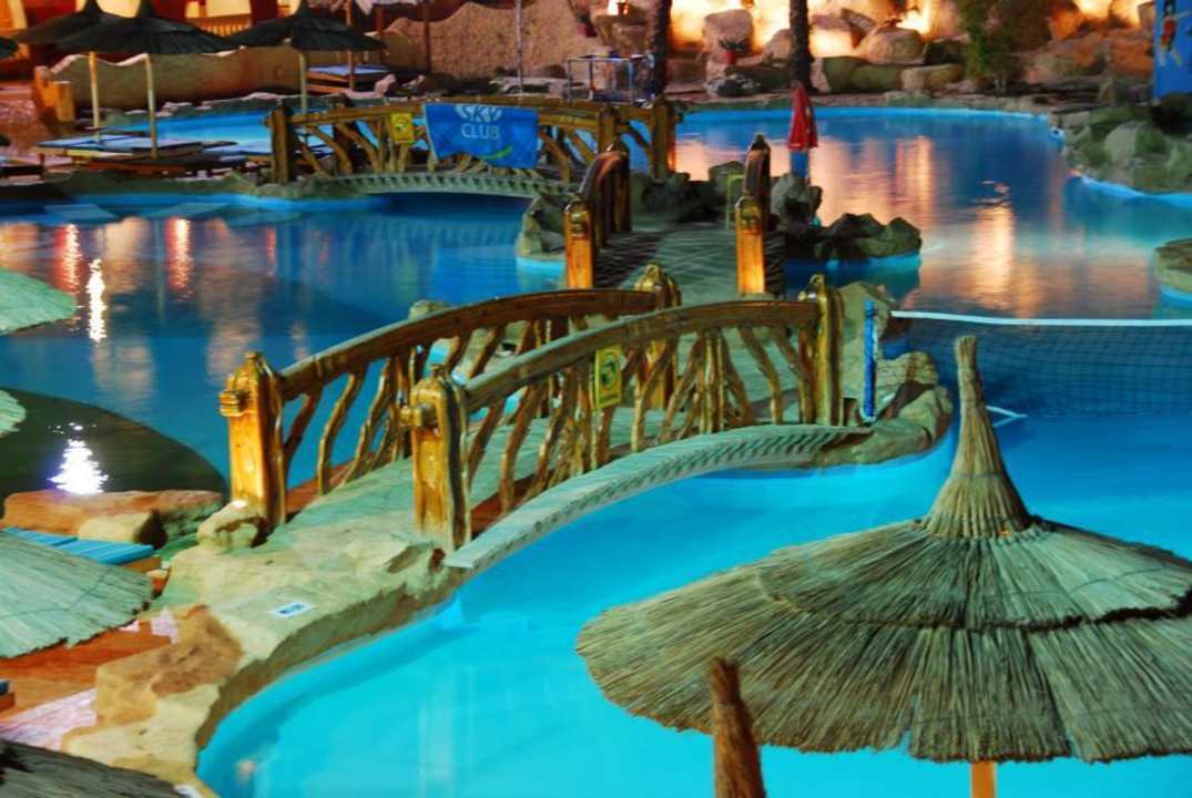 Pool bei Nacht Pickalbatros Alf Leila Wa Leila Resort - Neverland Hurghada