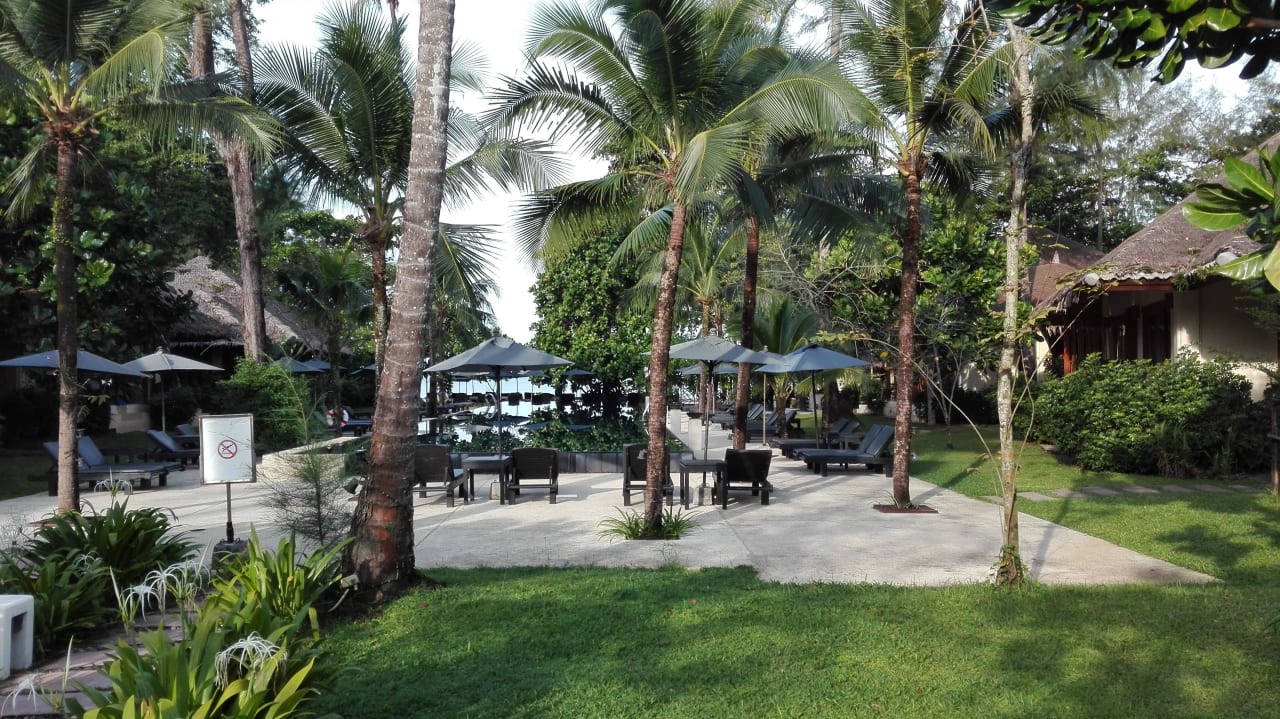 Blick zum Pool Bangsak Village