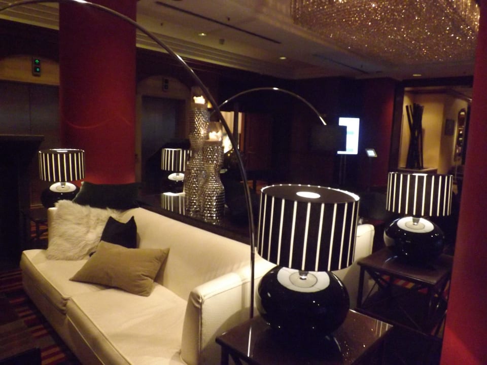 Интерьер лобби Lindner Hotel Cologne City Plaza, part of JdV by Hyatt