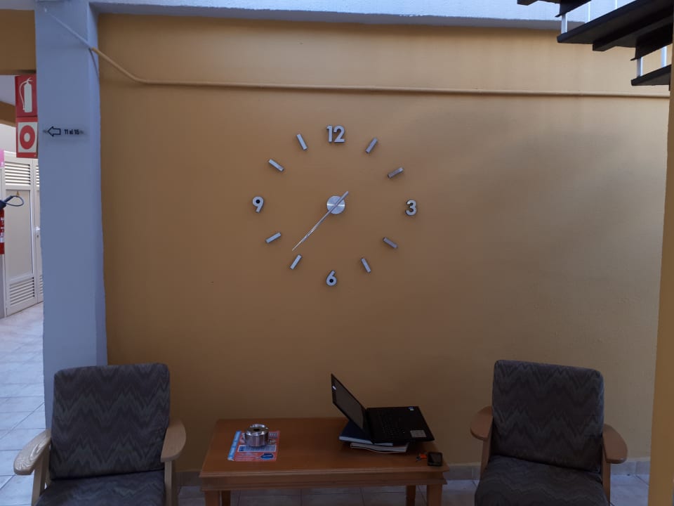 Lobby Apartments Karina
