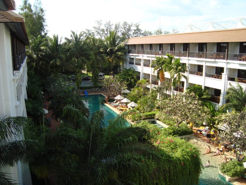 Blick vom Zimmer auf den Pool DoubleTree by Hilton Phuket Banthai Resort