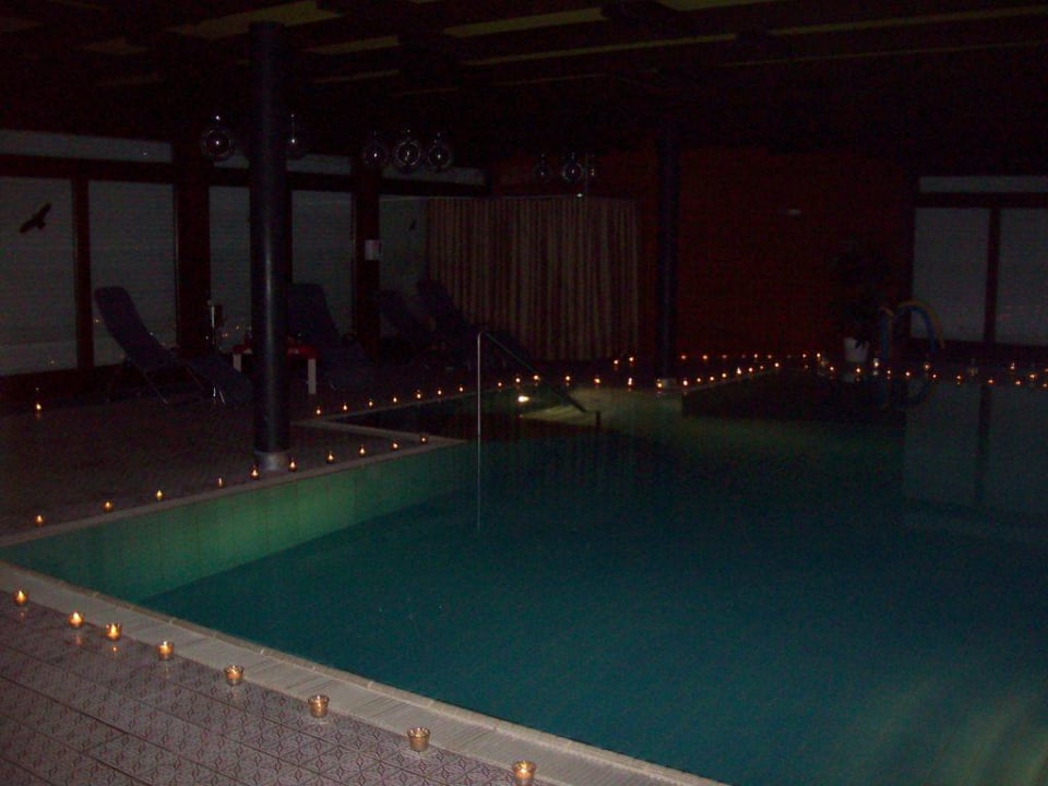 "Schwimmende Herzen" Hotel Orbtal