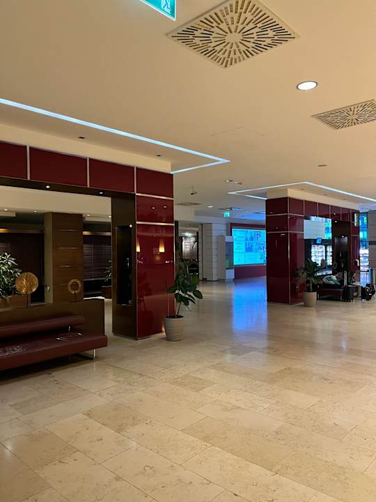 Lobby NH Vienna Airport Conference Center