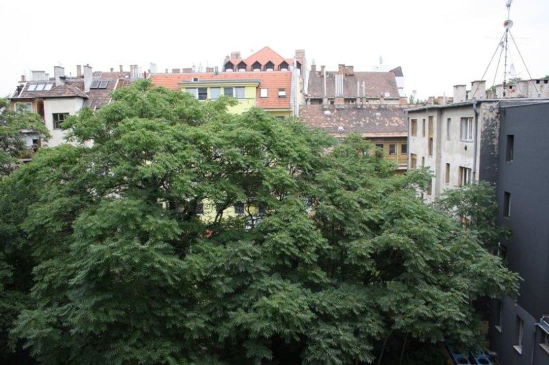 Vom Zimmer in den Innenhof Hotel Charles